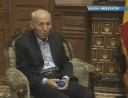 In sfarsit, decorat! Gheorghe Urschi a devenit Artist al Poporului. Cum arata dupa atacul cerebral In sfarsit, decorat! Gheorghe Urschi a devenit Artist al Poporului. Cum arata dupa atacul cerebral