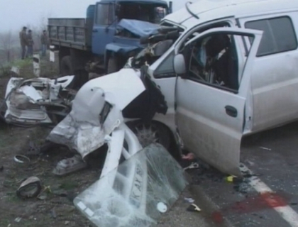 Grav accident la Balti! O familie a fost spulberata in drum spre manastire Grav accident la Balti! O familie a fost spulberata in drum spre manastire