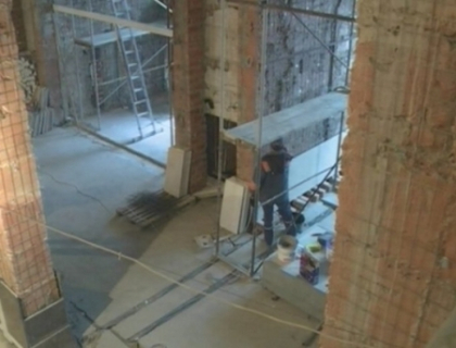 Din nou stopate! Lucrarile de reparatie a cladirii Parlamentului risca sa fie oprite Din nou stopate! Lucrarile de reparatie a cladirii Parlamentului risca sa fie oprite