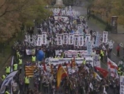 Protestele continua in Spania! Mii de lucratori din sanatate au marsaluit in halate albe