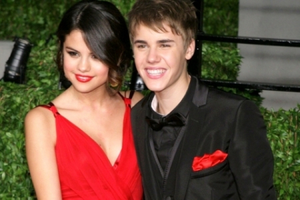 Rendez-vous dezastruos pentru Justin Bieber. Selena l-a umilit in public si l-a lasat la poarta - FOTO
