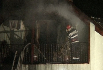 Noaptea incendiilor! Doi barbati au murit dupa ce casele in care locuiau au luat foc Noaptea incendiilor! Doi barbati au murit dupa ce casele in care locuiau au luat foc