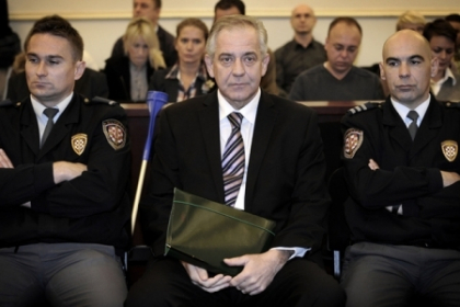 Zece ani de inchisoare pentru fostul premier croat Ivo Sanader Zece ani de inchisoare pentru fostul premier croat Ivo Sanader