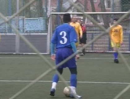Si-au incercat puterile la fotbal! Sapte detinuti din Cricova au jucat cu veteranii Federatiei Nationale Si-au incercat puterile la fotbal! Sapte detinuti din Cricova au jucat cu veteranii Federatiei Nationale