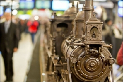 Delicios pana la cele mai mici detalii. Cum arata cel mai lung tren facut din ciocolata FOTO Delicios pana la cele mai mici detalii. Cum arata cel mai lung tren facut din ciocolata FOTO