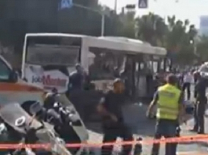 Atentat terorist la Tel Aviv. Un autobuz a fost aruncat in aer