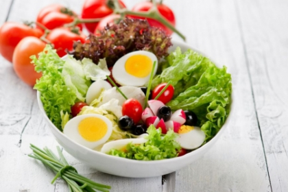 Cel mai simplu truc pentru ca orice salata de vara sa fie si mai sanatoasa