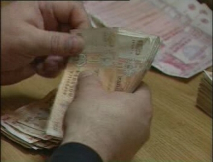 Tigarile, combustibilul si vinieta - mai scumpe! Recomandarile FMI pentru marirea bugetului