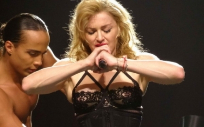 Madonna, aparitie scadaloasa la un concert din Miami. Imagini interzise minorilor - FOTO si VIDEO Madonna, aparitie scadaloasa la un concert din Miami. Imagini interzise minorilor - FOTO si VIDEO