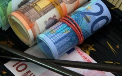 Bloomberg: Economia europeana ar avea de castigat daca euro ar fi o moneda mai slaba Bloomberg: Economia europeana ar avea de castigat daca euro ar fi o moneda mai slaba