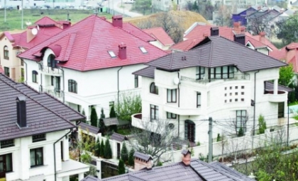 Un judecator din Chisinau nu are avere, dar traieste "cu chirie" in casa de milioane a sotiei