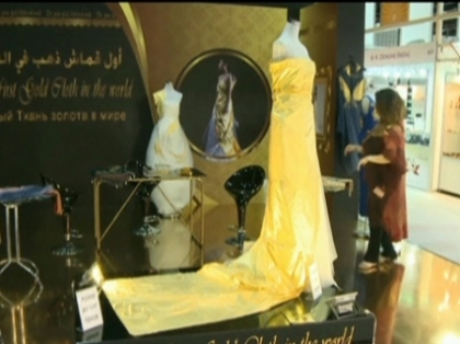 Rochie suta la suta din aur. Cum arata creatia in valoare de un milion de dolari - VIDEO Rochie suta la suta din aur. Cum arata creatia in valoare de un milion de dolari - VIDEO