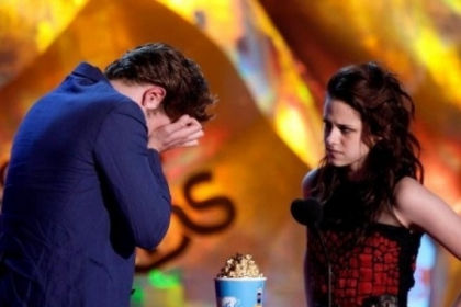 Revista OK!: "Kristen Stewart este insarcinata!" Cine este tatal copilului?