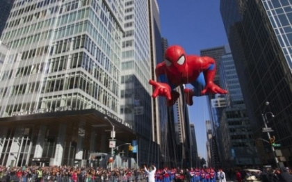 "Sunt realmente socat." Cu ce a plouat in NY peste oamenii stransi la parada de Ziua Recunostintei "Sunt realmente socat." Cu ce a plouat in NY peste oamenii stransi la parada de Ziua Recunostintei