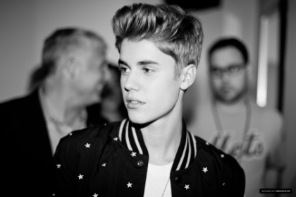 O noua veste proasta pentru Justin Bieber. Artistul, dat in judecata pentru 9 milioane de dolari