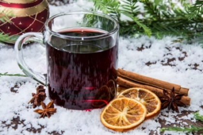 Arome noi pentru vinul fiert. 3 retete sa te incalzesti in aceasta iarna Arome noi pentru vinul fiert. 3 retete sa te incalzesti in aceasta iarna
