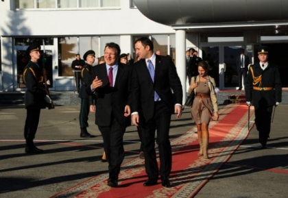 Jose Manuel Barroso si-a incheiat vizita in Republica Moldova. Oficialul european si Filat au zburat spre Armenia