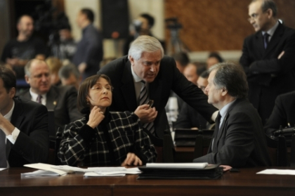 Liberalii felicita romanii cu ocazia Zilei Nationale, comunistii pe cei care lupta impotriva combaterii HIV SIDA