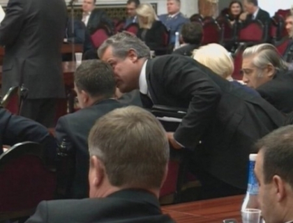 Urari de bine la Parlament. Nu este o gluma! Urari de bine la Parlament. Nu este o gluma!