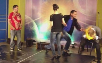Un numar incendiar, terminat prost. Magician cu capul in flacari, in direct la TV. VIDEO