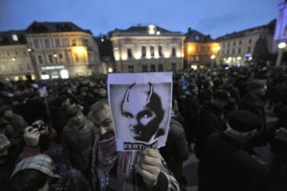 Turul doi al alegerilor prezidentiale, intr-o tara europeana afectata de ample proteste anti-austeritate Turul doi al alegerilor prezidentiale, intr-o tara europeana afectata de ample proteste anti-austeritate