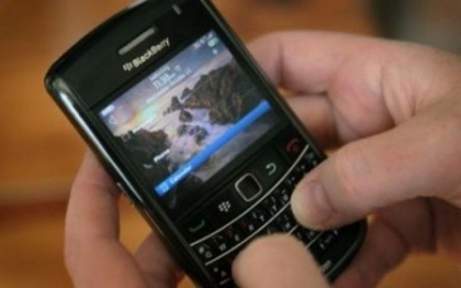 A ajuns la spital dupa ce telefonul BlackBerry i-a explodat in pat si i-a produs arsuri grave