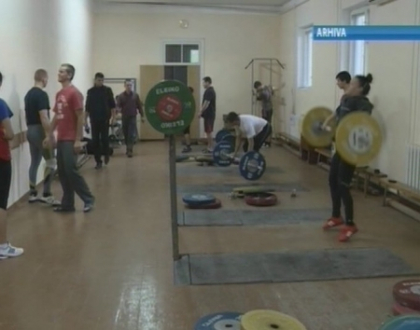 S-au intors campionii! Halterofilii medaliati la Europenele din Israel au revenit in tara
