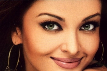Frumoasa Aishwarya Rai, care s-a ingrasat enorm dupa ce a nascut, revine la formele initiale. FOTO Frumoasa Aishwarya Rai, care s-a ingrasat enorm dupa ce a nascut, revine la formele initiale. FOTO