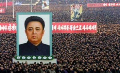 Raport: Cat a costat cultul dinastiei Kim in 2012