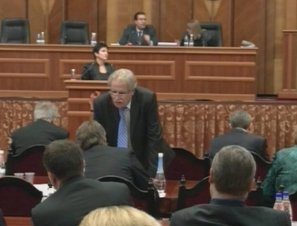 "Ii multumim lui Voronin ca in acest an, bradul din centrul capitalei nu a fost furat"