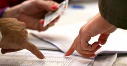 Romanii maine voteaza. Cine sunt candidatii care concureaza in circumscriptia unde este inclusa si RM Romanii maine voteaza. Cine sunt candidatii care concureaza in circumscriptia unde este inclusa si RM