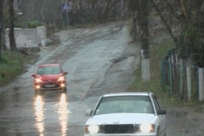 Ploaie si ghetus! Meteorologii au emis pentru urmatoarele trei zile COD GALBEN de ploi Ploaie si ghetus! Meteorologii au emis pentru urmatoarele trei zile COD GALBEN de ploi