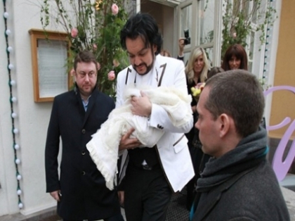 Mai putin mister legat de copiii lui Filip Kirkorov. S-a aflat cine este nasa - FOTO Mai putin mister legat de copiii lui Filip Kirkorov. S-a aflat cine este nasa - FOTO