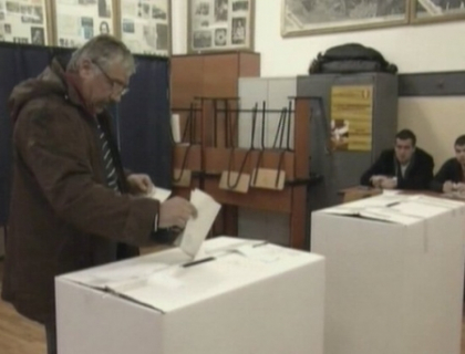 In Romania zapada le-a dat batai de cap alegatorilor! Cum au votat politicienii si care e prezenta la urne In Romania zapada le-a dat batai de cap alegatorilor! Cum au votat politicienii si care e prezenta la urne