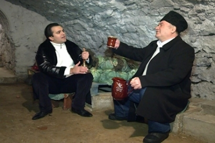 Igor Cuciuc se va ascunde in beci! Cum vor intalni si alte vedete sfarsitul lumii - VIDEO