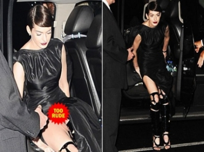 Rusinos! Anne Hathaway si-a aratat zona intima cand cobora din masina - FOTO