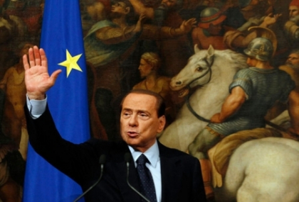 Silvio Berlusconi se lanseaza in declaratii contradictorii. "Este intr-o stare evidenta de confuzie mentala"