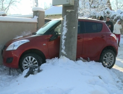 Asta e cosmarul soferilor! Vezi locul unde s-au produs OPT accidente intr-o singura zi, din cauza poleiului