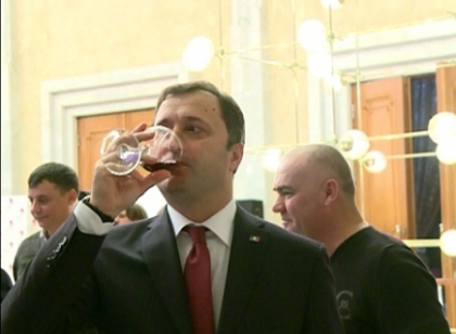 Filat recunoaste ca uneori poate sa intreaca masura cu bautura: Sunt si eu un om viu!