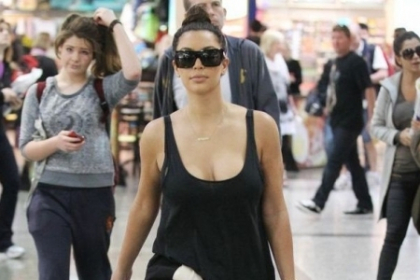 Iluzia optica perfecta? Pantalonii care o scapa pe Kim Kardashian de kilograme
Iluzia optica perfecta? Pantalonii care o scapa pe Kim Kardashian de kilograme