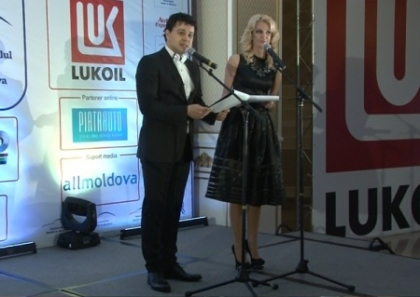 Automobilul Anului 2013. Tinutele alese de autoexperti, dar si de invitati - FOTO/VIDEO Automobilul Anului 2013. Tinutele alese de autoexperti, dar si de invitati - FOTO/VIDEO