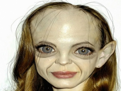 Si-au batut joc de ele! Vezi cum arata Angelina Jolie si alte vedete in pielea lui Gollum Si-au batut joc de ele! Vezi cum arata Angelina Jolie si alte vedete in pielea lui Gollum
