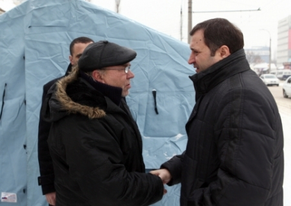 Ninsoarea l-a scos pe Filat din Guvern. A iesit sa inspecteze traseul Chisinau - Orhei - Rezina Ninsoarea l-a scos pe Filat din Guvern. A iesit sa inspecteze traseul Chisinau - Orhei - Rezina