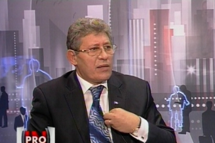 Ghimpu, despre contrabanda cu tigari din RM: Trec masinile prin vama ca la hram, cu colac si busuioc