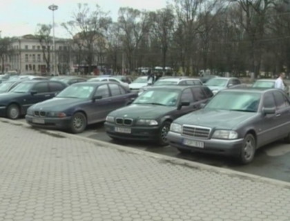 Vinieta se scumpeste si cresc accizele la petrol! "Statul vrea sa se imbogateasca pe seama oamenilor"
