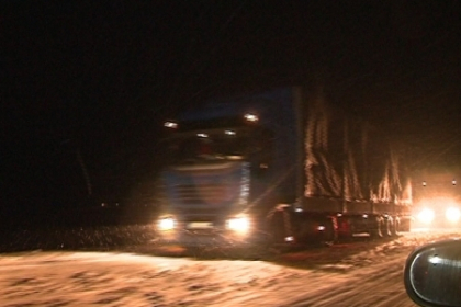 Cozi kilometrice la Vama Leuseni! De ce autoritatile din Romania au INTERZIS accesul tirurilor Cozi kilometrice la Vama Leuseni! De ce autoritatile din Romania au INTERZIS accesul tirurilor