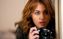 Parintii ce vor spune? Miley Cyrus, intr-o ipostaza socanta alaturi de o femeie de culoare - FOTO Parintii ce vor spune? Miley Cyrus, intr-o ipostaza socanta alaturi de o femeie de culoare - FOTO