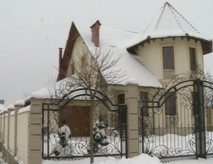 Legati si amenintati cu moartea! Un politist si sotia sa, jefuiti in propria casa! Ce au furat hotii Legati si amenintati cu moartea! Un politist si sotia sa, jefuiti in propria casa! Ce au furat hotii