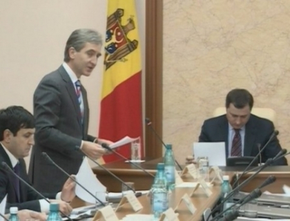 Ne laudam cu ce nu avem. Investitiile straine nu se grabesc sa vina, ba din contra - scad! Ne laudam cu ce nu avem. Investitiile straine nu se grabesc sa vina, ba din contra - scad!