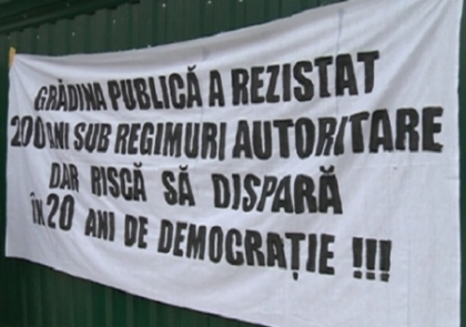 Nu vor pizzerie in parc! Reprezentantii societatii civile au protestat in centrul capitalei. VIDEO Nu vor pizzerie in parc! Reprezentantii societatii civile au protestat in centrul capitalei. VIDEO
